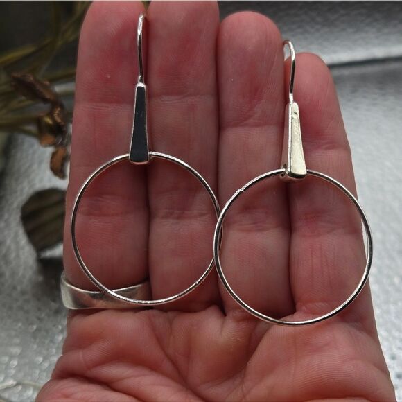 "5/$25" 2 Pairs Of Circle/Teardrop Minimalist Silver Tone Dangle Earrings - Picture 6 of 6